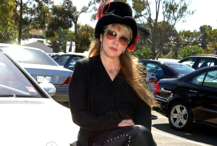 Stevie Nicks style is synonymous with free-spirited elegance and bohemian flair.